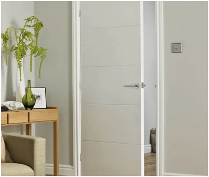 Бяла интериорна врата