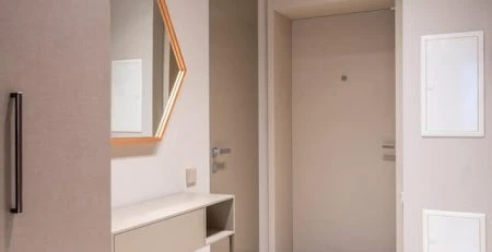 Бежова вътрешна врата